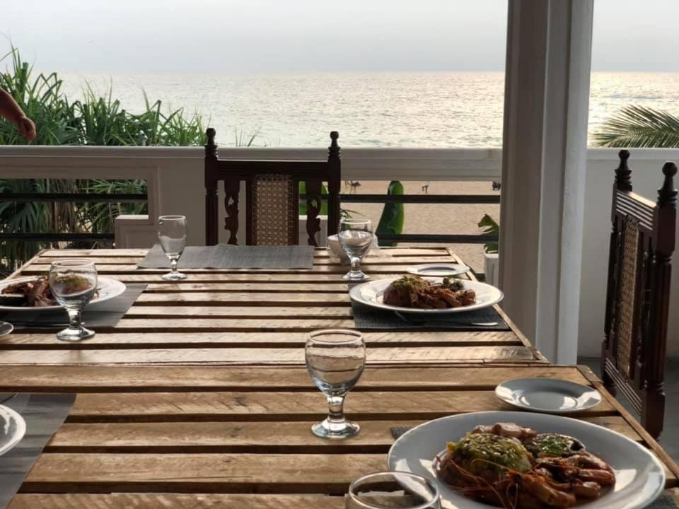 Sea Crest Beach Villa Ambalangoda  Exterior foto